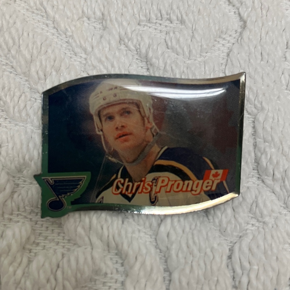 Vintage NHL lapel pins, set of 8 - Picture 4 of 10